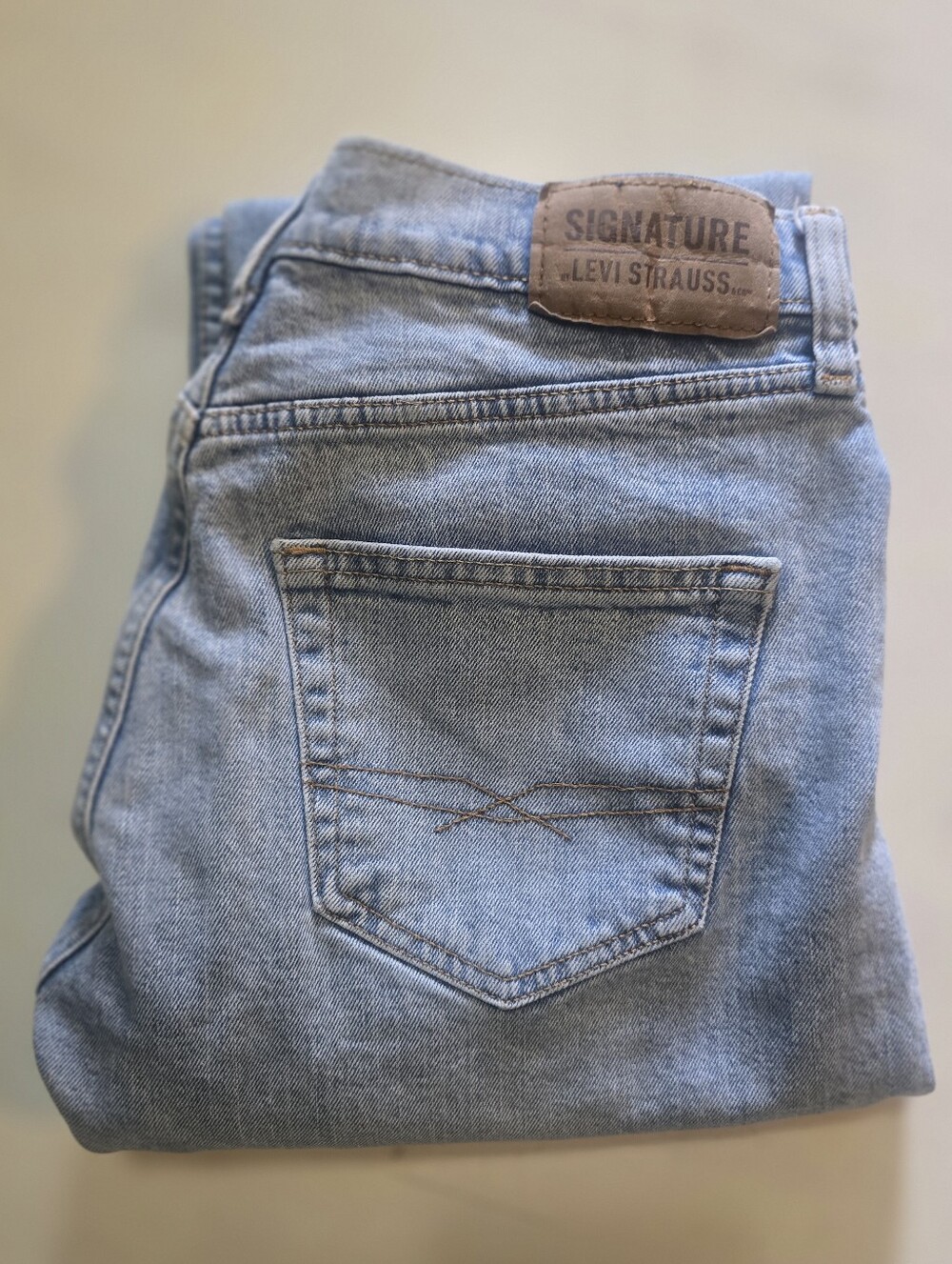 Signiture Levi Strauss Straight Leg Jeans